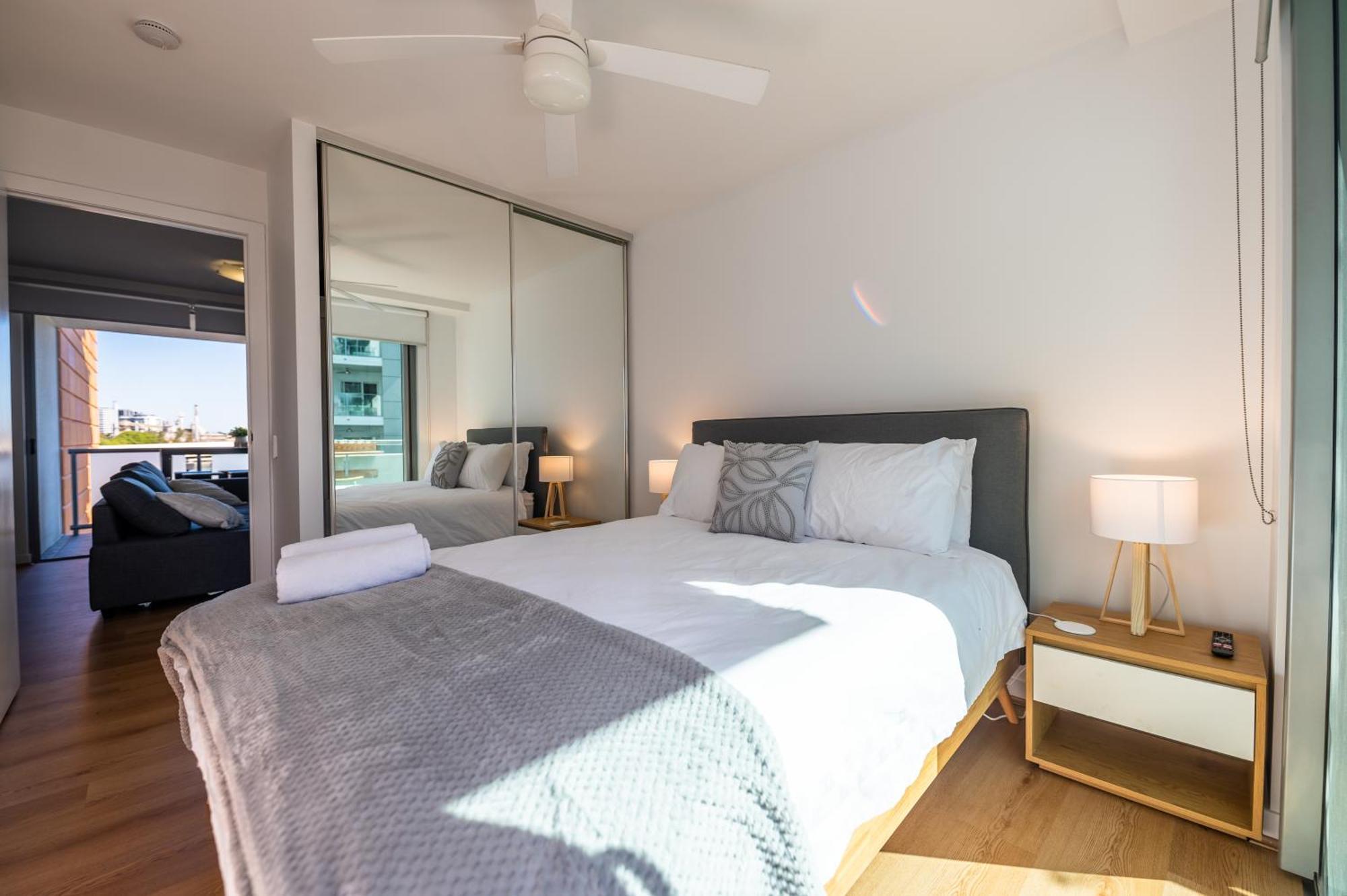 3-bedroom Unit With River Views And Balcony *