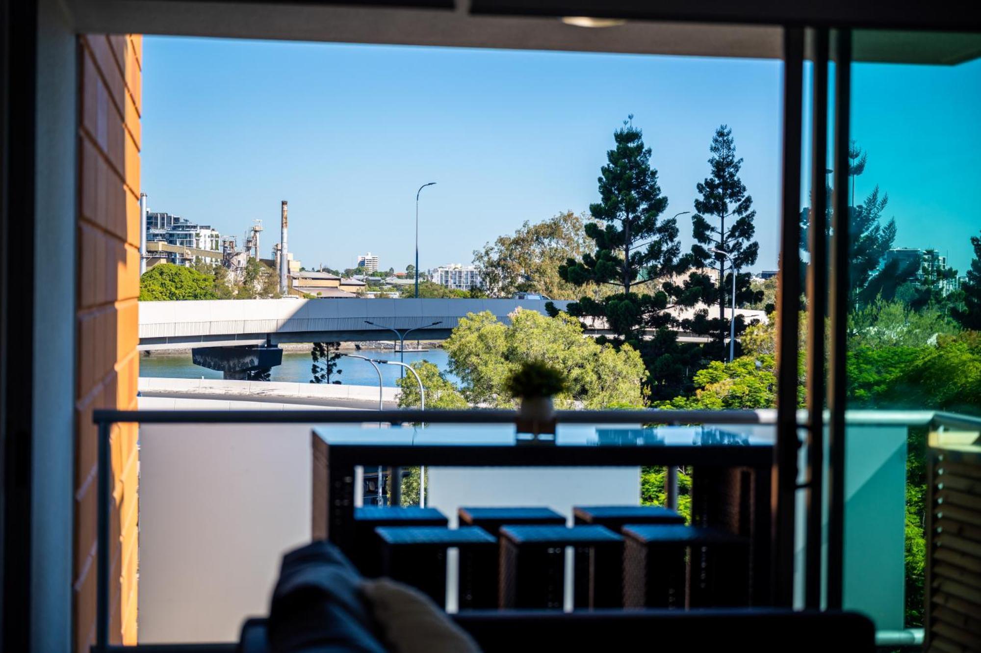 3-bedroom Unit With River Views And Balcony Brisbane
